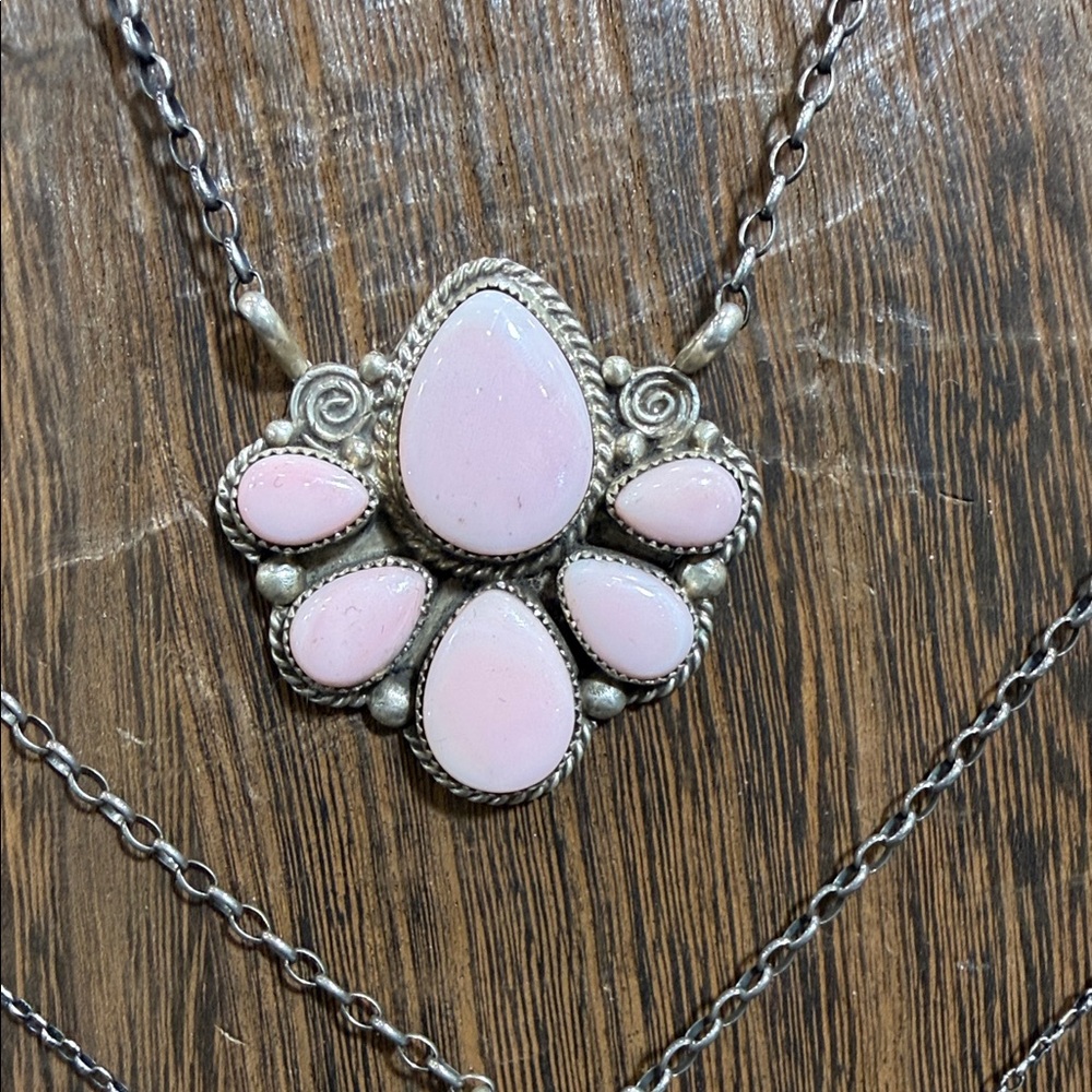 Elegant Pink conch Necklace